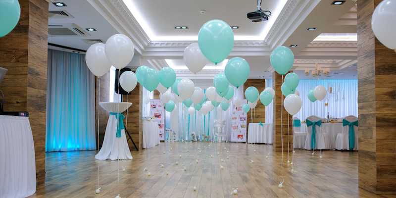 Image of an empty party: What happens if there's only one bidder at a property auction?