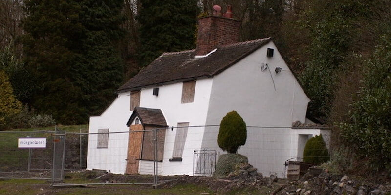 Image of a house with severe subsidence. 