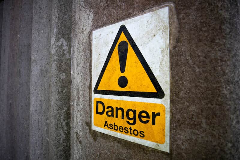 A danger asbestos sign.