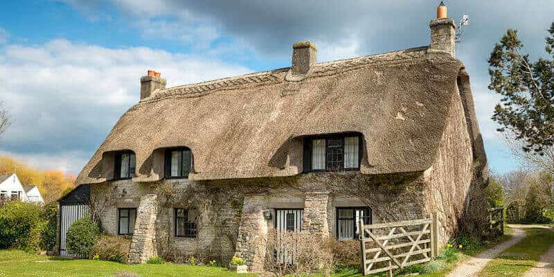A non-traditional thatched cottage in Dorset. Non-standard construction: the complete guide. Top 9 most popular FAQs. 