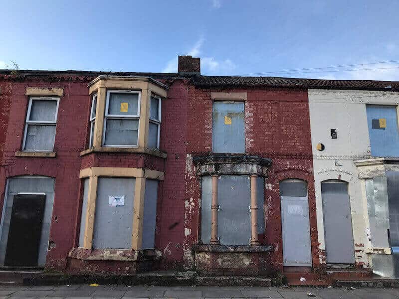 A picture of a derelict house.